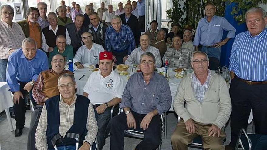 Los veteranos de Sidi Ifni en el Levante español en su primer encuentro.