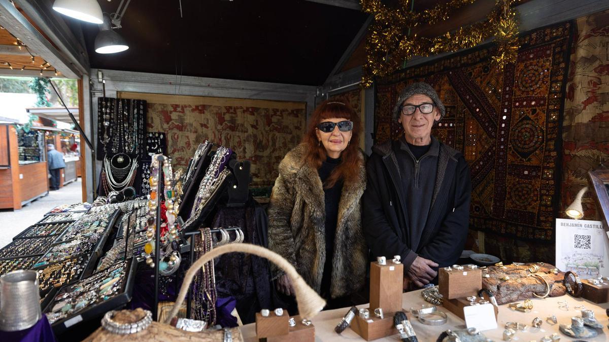 Los artesanos de los puestos de Vara de Rey reciben a más visitantes que otros años