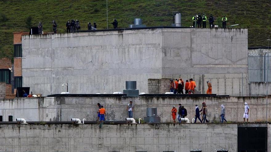 Más de 60 muertos en tres motines simultáneos en sendas cárceles de Ecuador