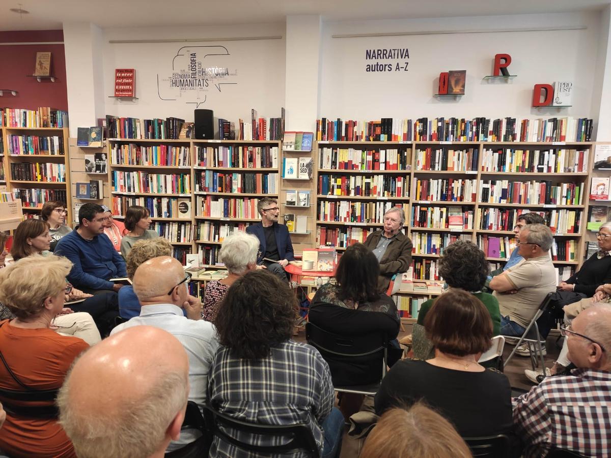 Antonio Monegal durante la conversación que mantuvo en la librería Noviembre de Benicàssim.