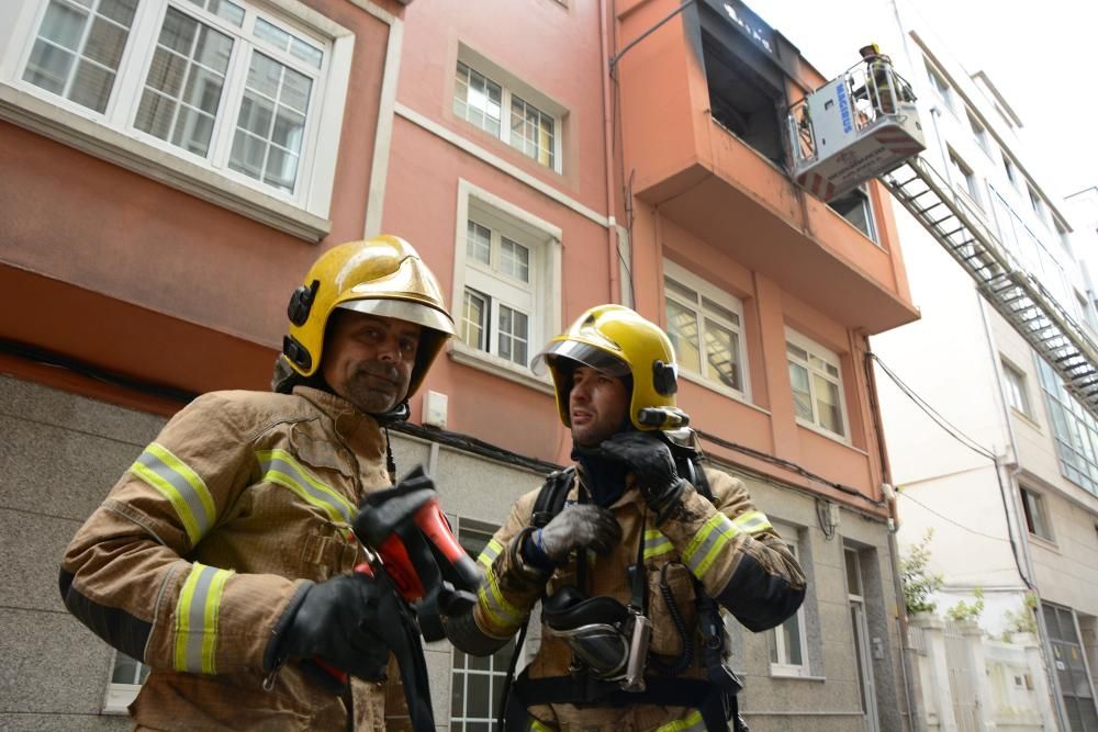 Inhaló humo procedente de la habitación contigua en la que se había generado el incendio.