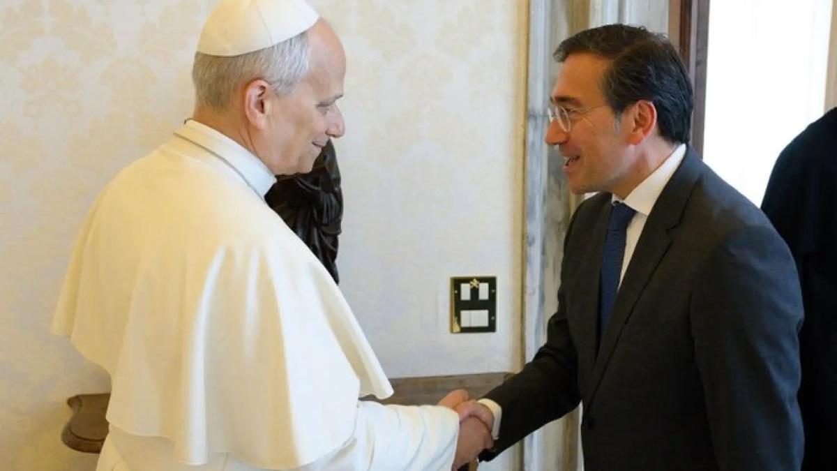 El papa León XIV y Juan Manuel Albares.