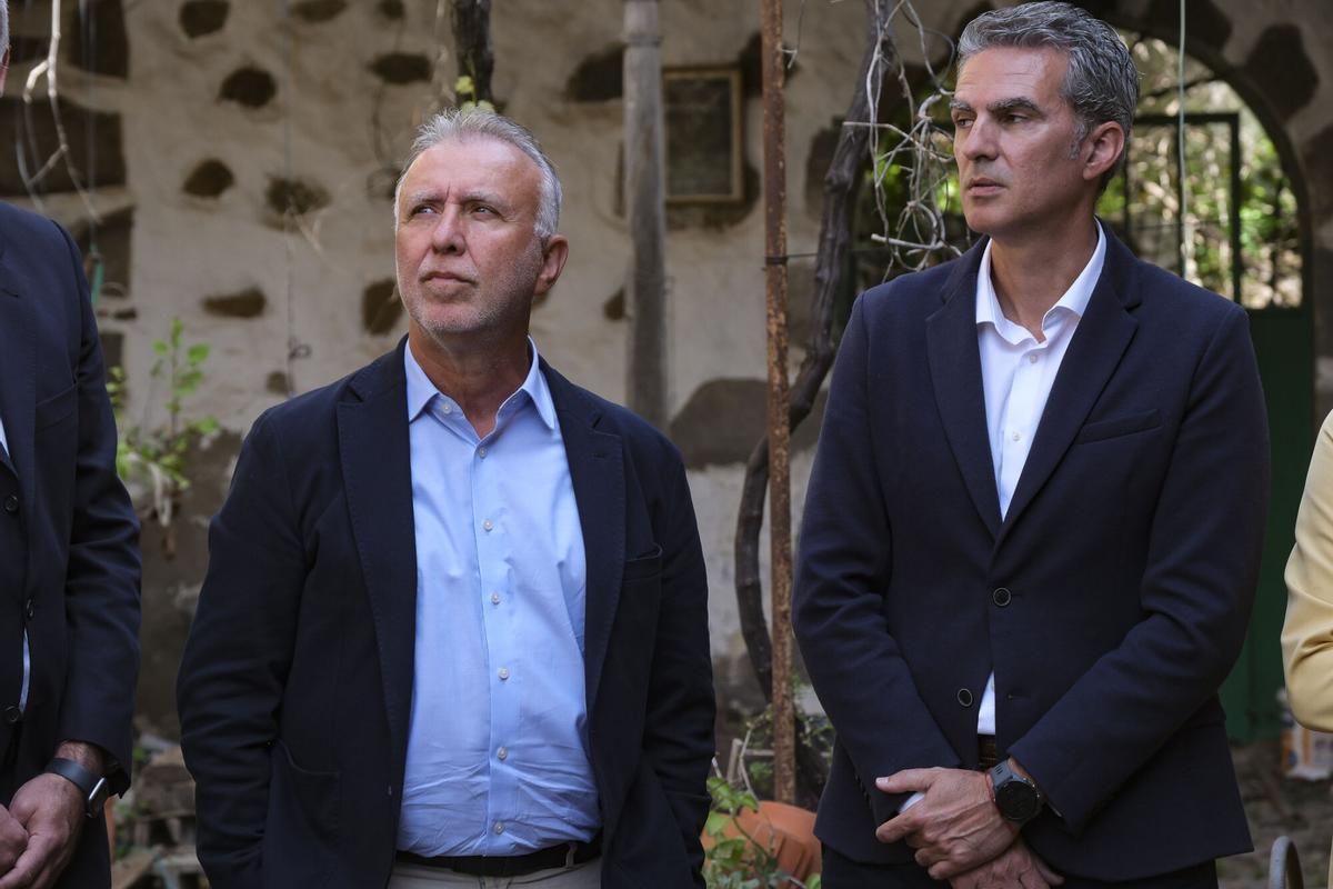Ángel Víctor Torres visita el Cuartel de Colmenar, recientemente adquirido en Valsequillo