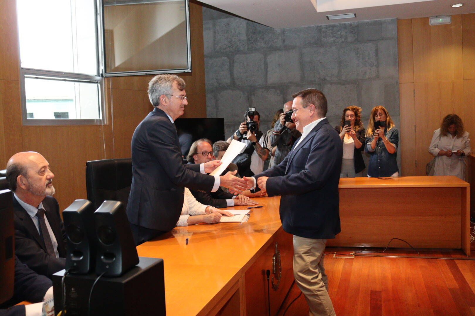 EN IMÁGENES: Así fue la recogida de las actas de los diputados asturianos ante la Junta Electoral Provincial