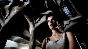 Kate Beckinsale (Julia Darro) en una imagen de La tabla de Flandes