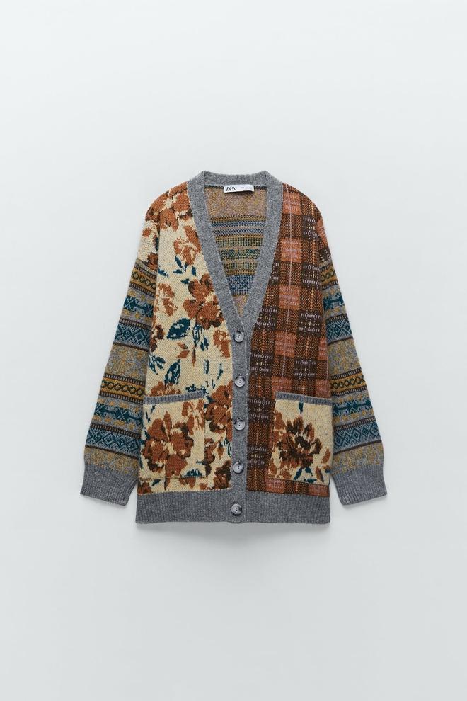 Chaqueta larga con estampado jacquard, de Zara (29,95 euros)