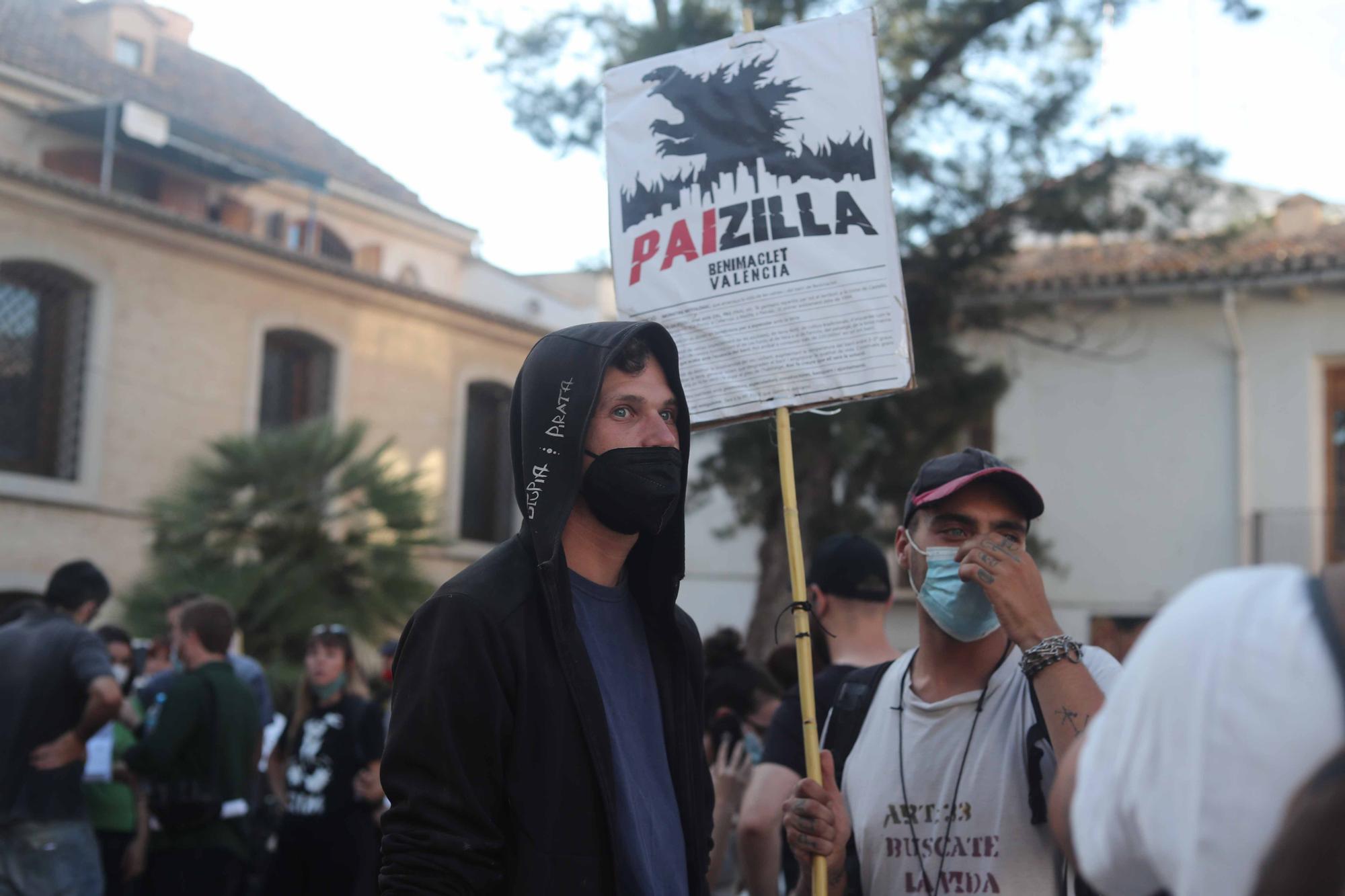 Protesta de los vecinos de Benimaclet contra el vallado de solares ocupados