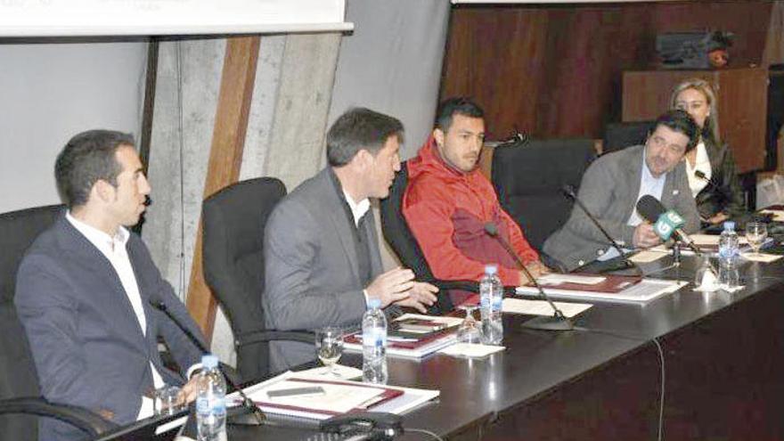 Pérez Pallas, Berizzo y Cabral, en las Xornadas sobre Dereito Deportivo.