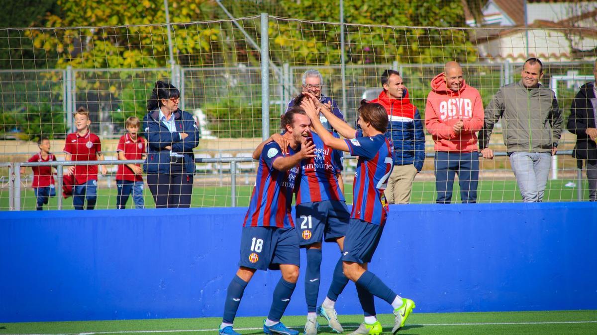 Joel Maynau celebra el gol del triomf escalenc.