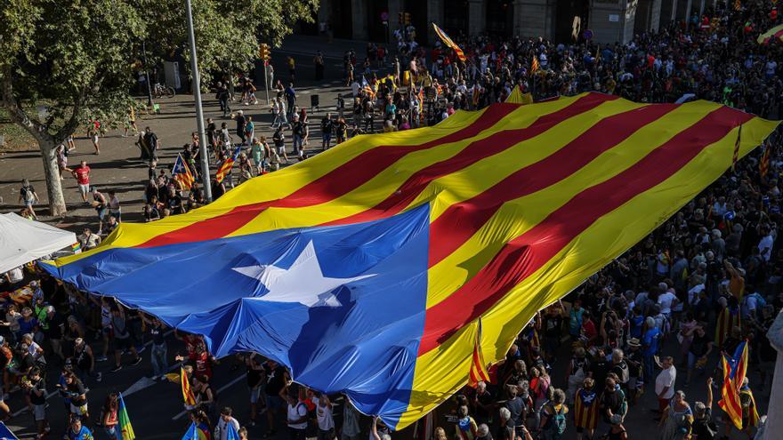 El 52% dels catalans rebutja la independència enfront del 42% que hi està a favor, segons el CEO