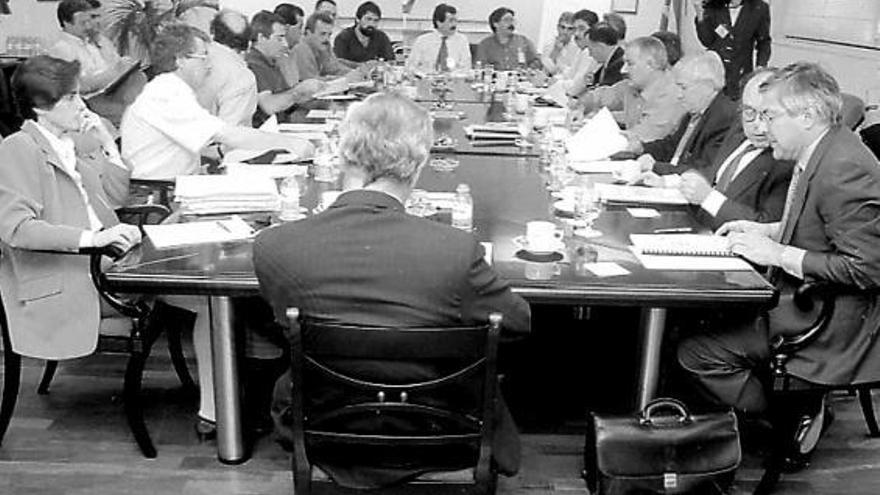 Una de las maratonianas reuniones en el Ministerio de Industria para debatir el Plan de la Minería.