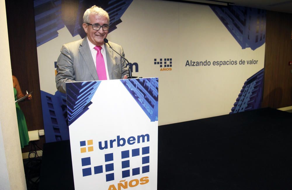 Algunos de los asistentes al 40º aniversario de Urbem.