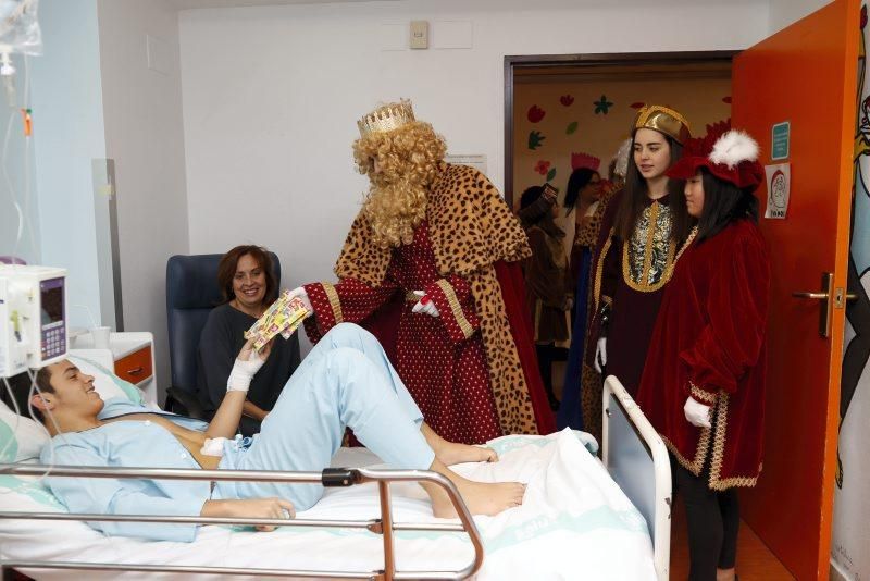 Los Reyes Magos visitan a los niños del Servet