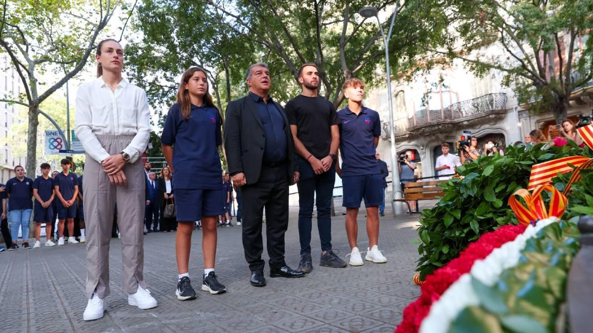 El Barça hace la ofrenda por la Diada de Catalunya