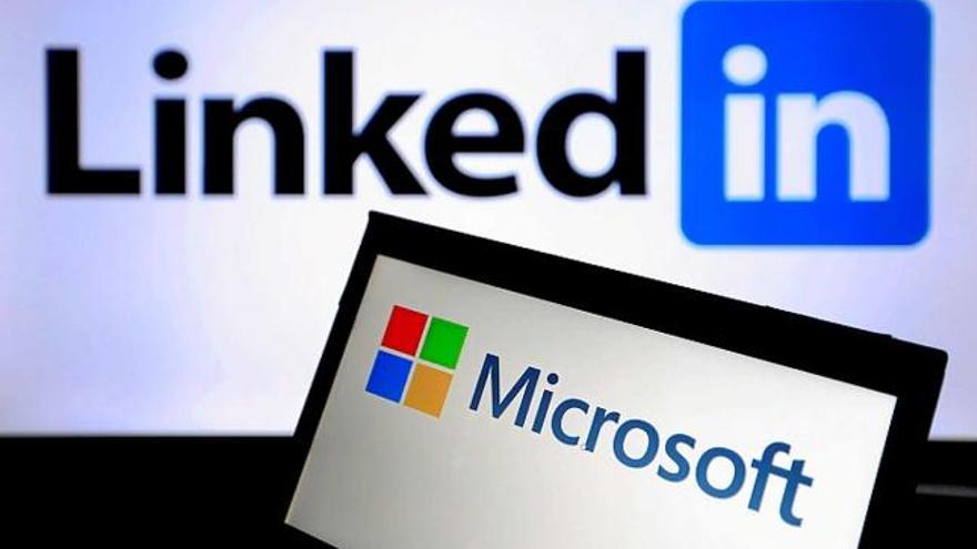 Logotips de Microsoft i LinkedIn, en una imatge presa a Taipei