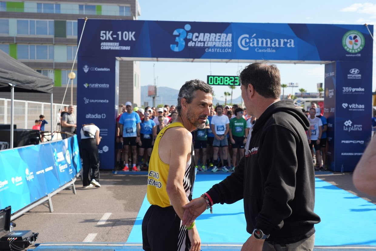 Búscate en las fotos de la Carrera de las Empresas en Castellón