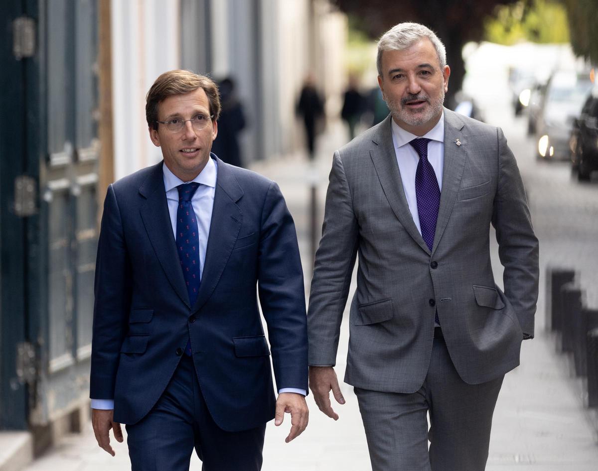 El alcalde de Madrid, José Luis Martínez-Almeida, y el alcalde de Barcelona, Jaume Collboni.