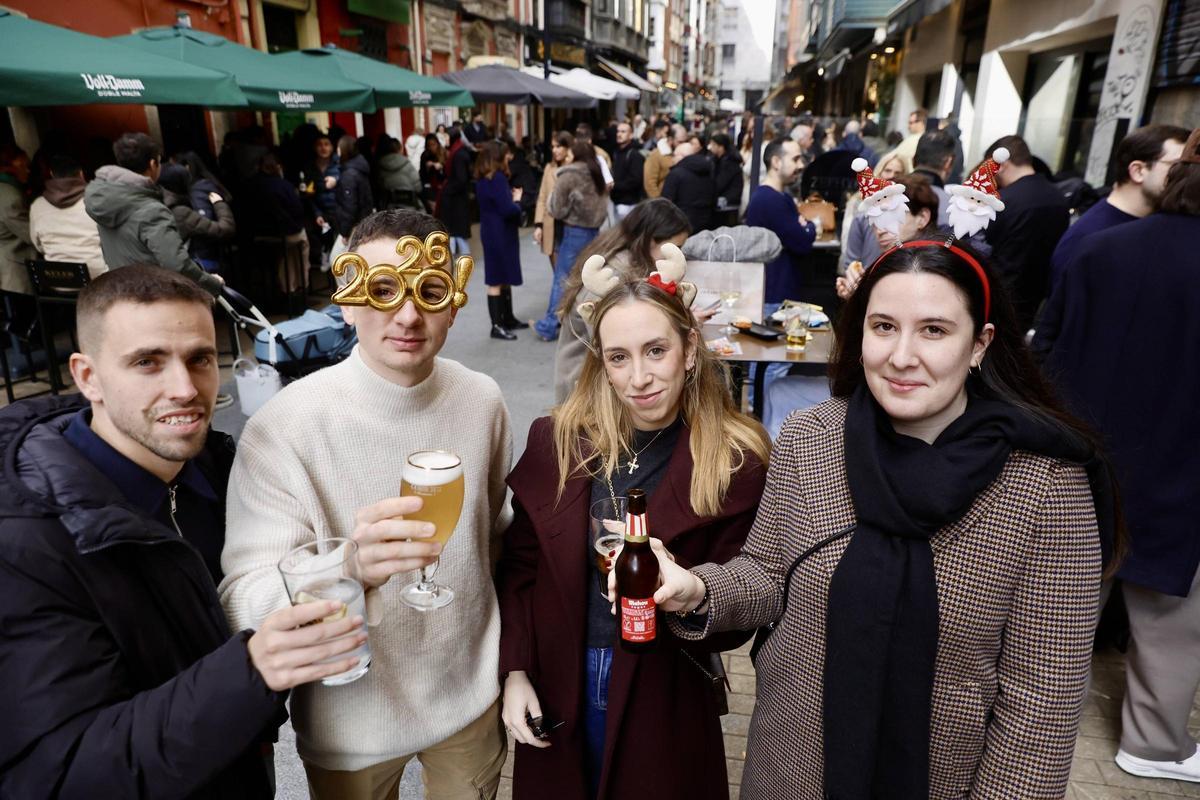 El vermú de Nochevieja, la antesala festiva para despedir el año en Gijón: “Este es un plan que nunca falla”