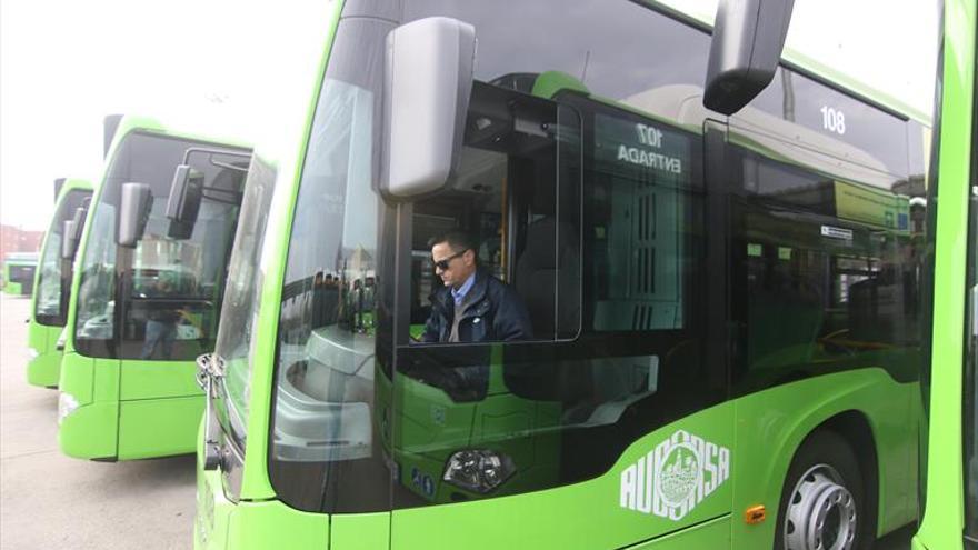 Los autobuses nuevos de Aucorsa tienen problemas para repostar el gas