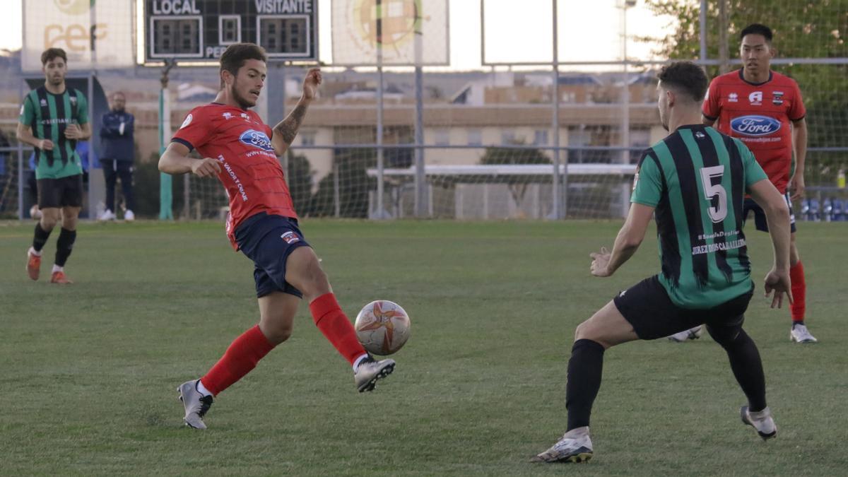 Una acción del partido entre el Diocesano y el Jerez.