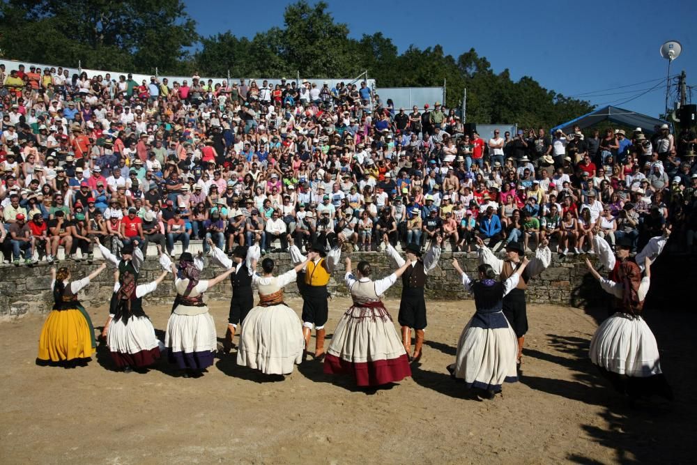 Más de quince "aloitadores" raparon a cerca de 200 caballos en el primer curro de Sabucedo