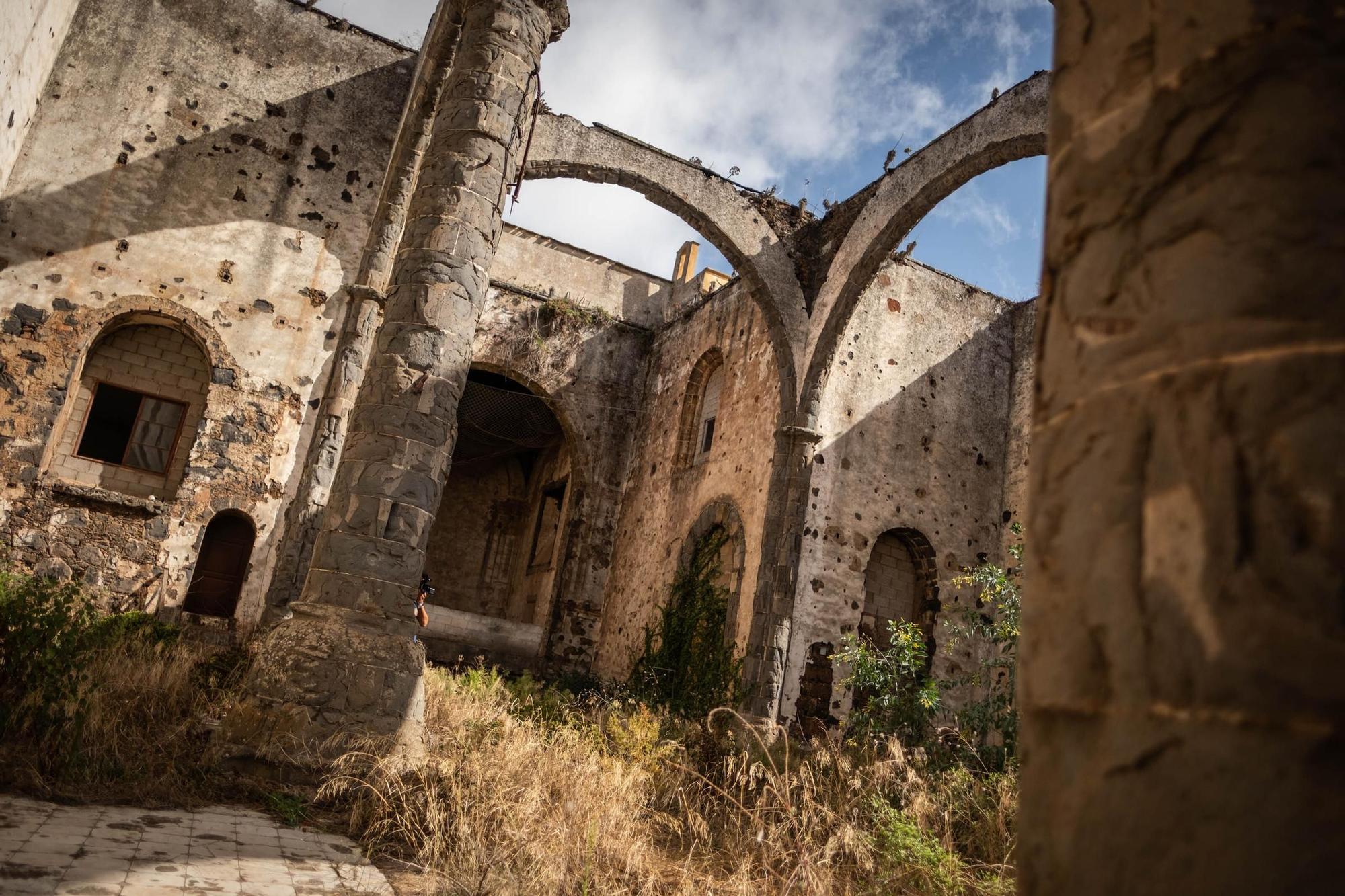 Visita del ministro de Turismo, Jordi Hereu, a las ruinas de la iglesia de San Agustín