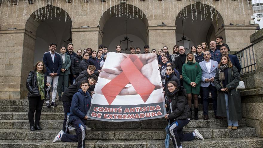 GALERÍA | Cáceres se adhiere a las Declaraciones contra el Sida de París y Sevilla