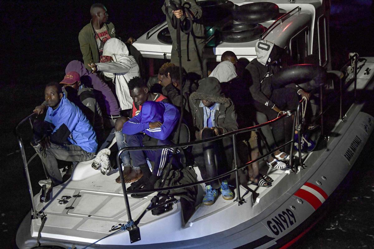 Rescate de migrantes subsaharianos frente a las costas de Sfax (Túnez)