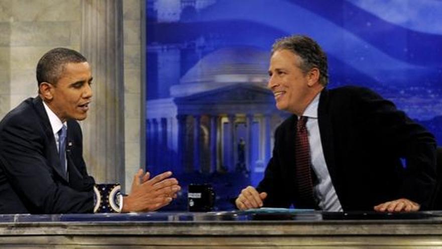 Obama, con Jon Stewart, en el plató de televisión.