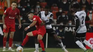 Cristhian Mosquera renueva con el Valencia CF