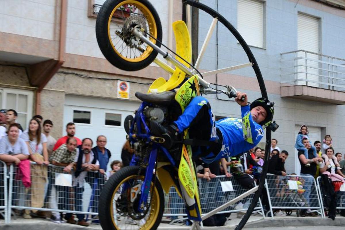 Paulo Martinho, con sus espectaculares acrobacias. |   // G.NÚÑEZ