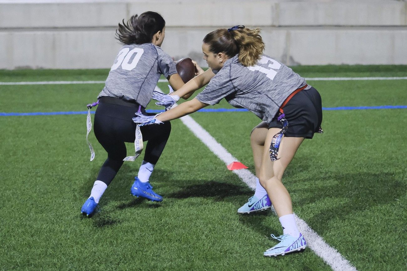 Dinamismo, estrategia y valores en el flag football.