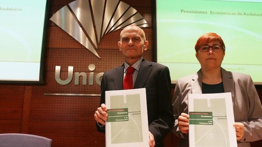 Francisco García Navas y Felisa Becerra, ayer en la presentación del informe.