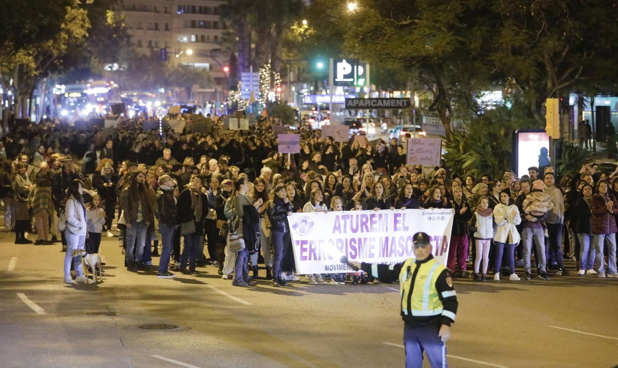 Manifestación 25N en Mallorca: Las feministas de Mallorca hacen suyo el «se ha acabado»