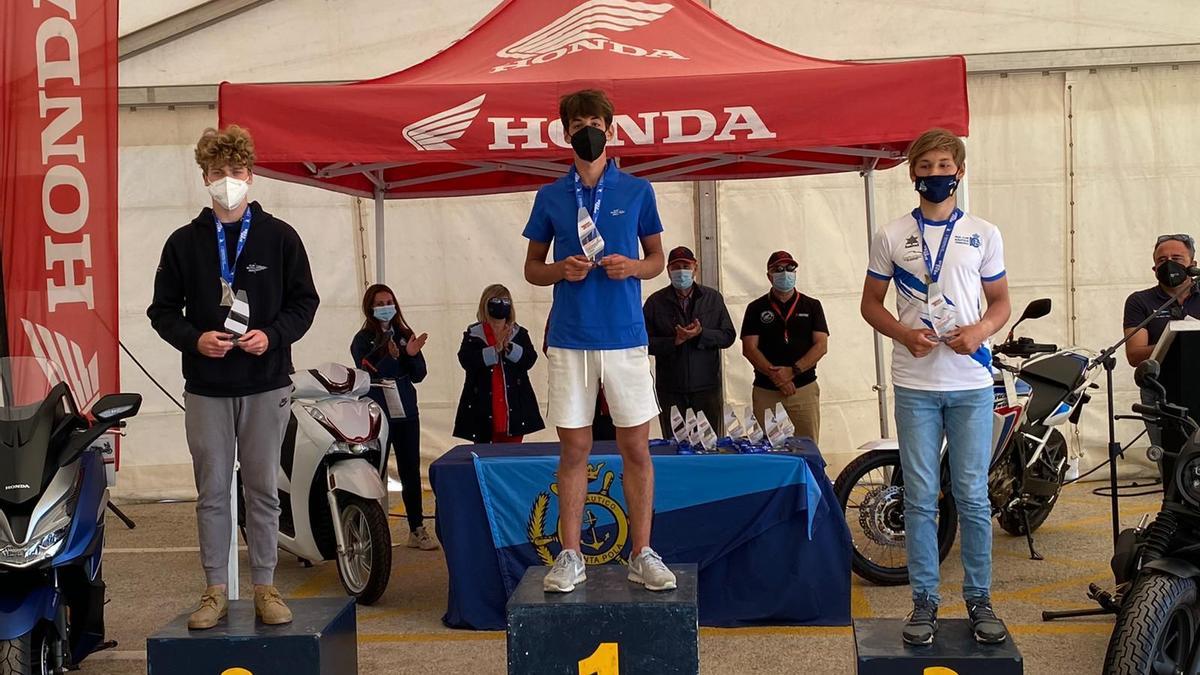 Carlos Marí del Club Náutico de Jávea, campeón autonómico en Bic Techno sub17