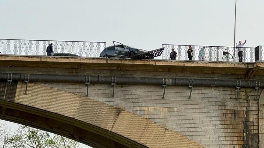 Las barandillas del puente Fernández Casado evitan una desgracia en Mérida