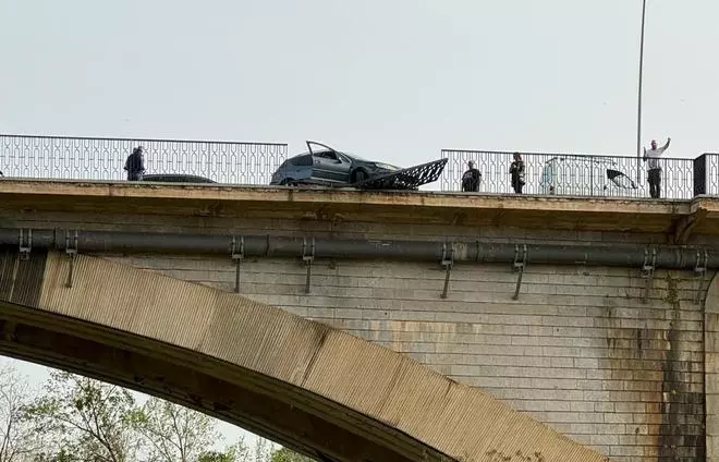 Las barandillas del puente Fernández Casado evitan una desgracia en Mérida