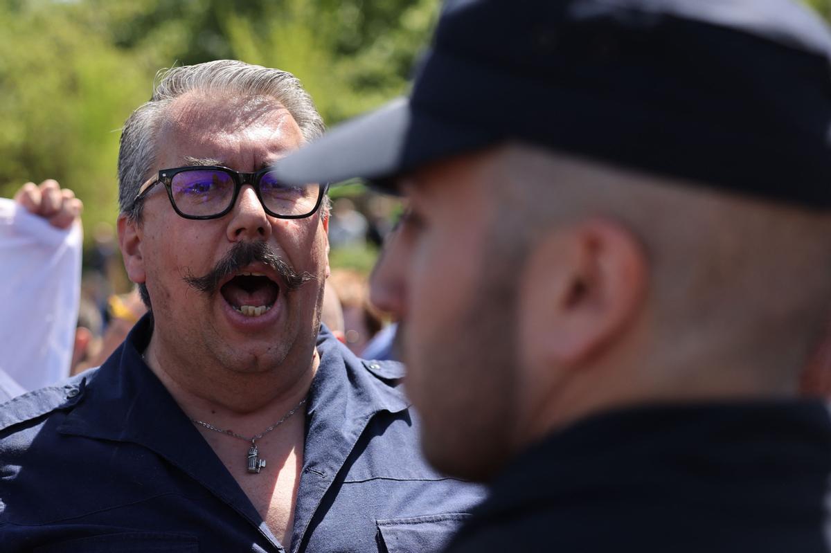 Incidentes a la llegada de los restos de Primo de Rivera al cementerio de San Isidro