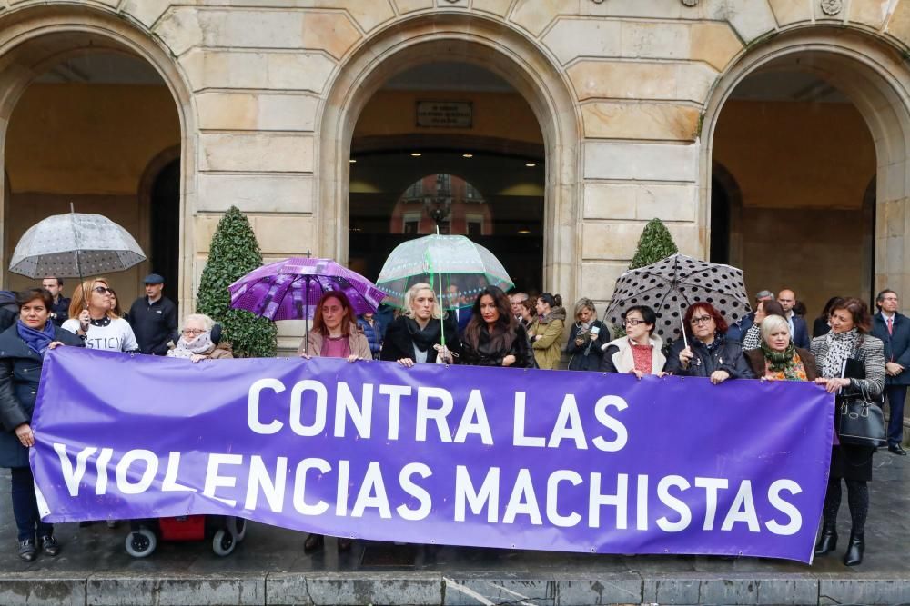 Emotivo minuto de silencio en Gijón por Paz Fernández