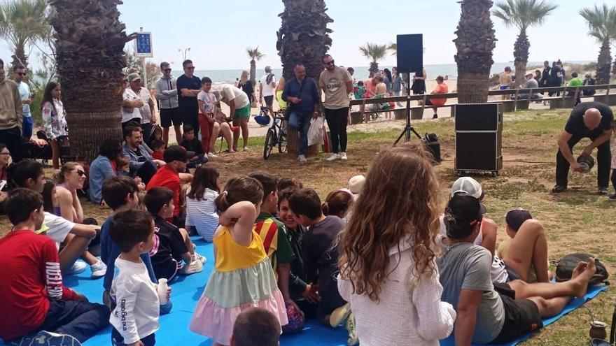 El Patronato de Turismo celebra una jornada de música, magia y humor en las playas de Castellón