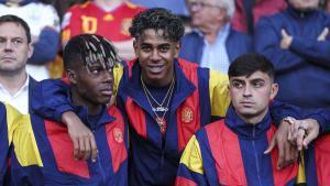 Lamine, Nico i Víctor entrenen en una Espanyaal complet