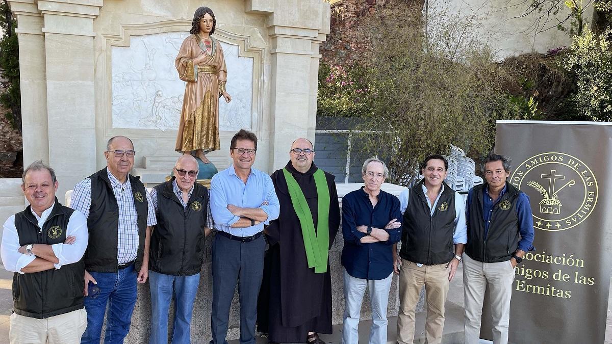 El acto de bendición de la figura ha contado con la presencia del director médico del Hospital Arruzafa, Juan Manuel Laborda, su director gerente, Rafael Agüera, el propio Prior y diversos representantes de la Asociación Amigos de las Ermitas.