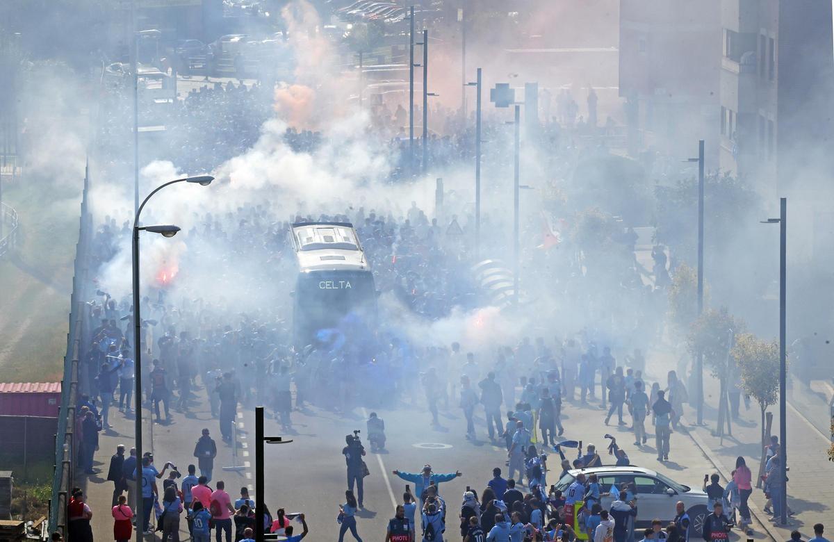Balaídos se prepara para el Celta-Friburgo: miles de aficionados llegan al estadio en la previa