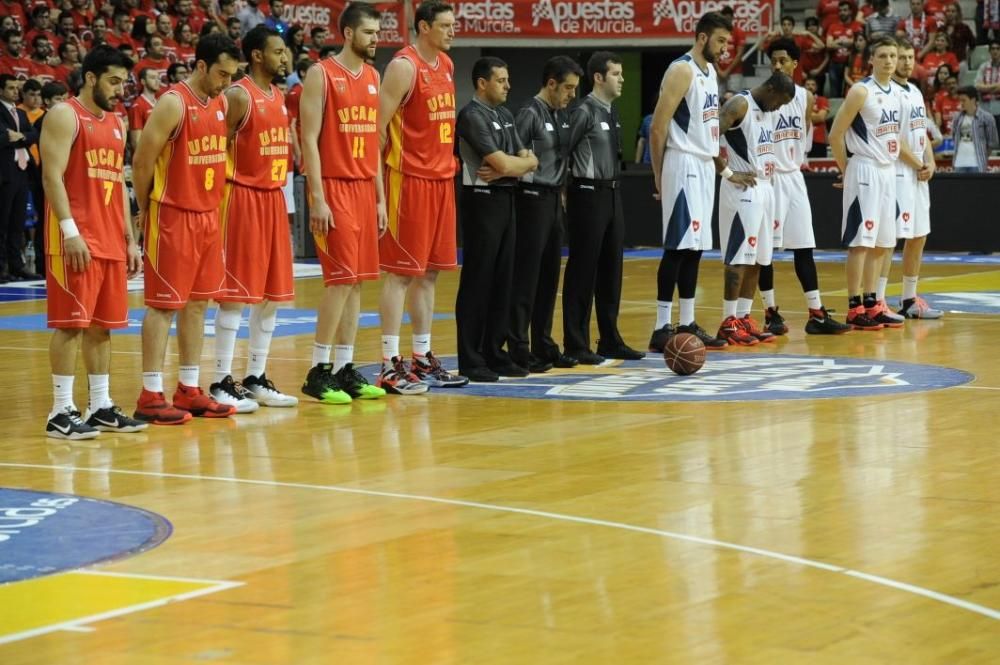 Partido entre el UCAM Baloncesto y el Manresa