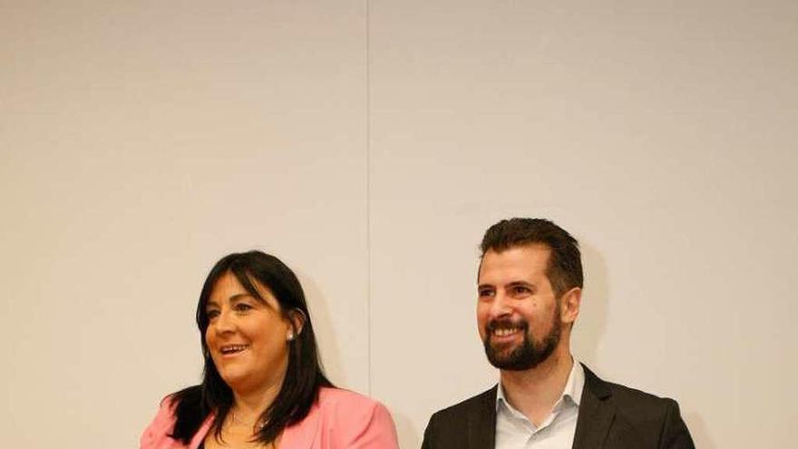 Ana Sánchez y Luis Tudanca ayer en la sede del PSOE.