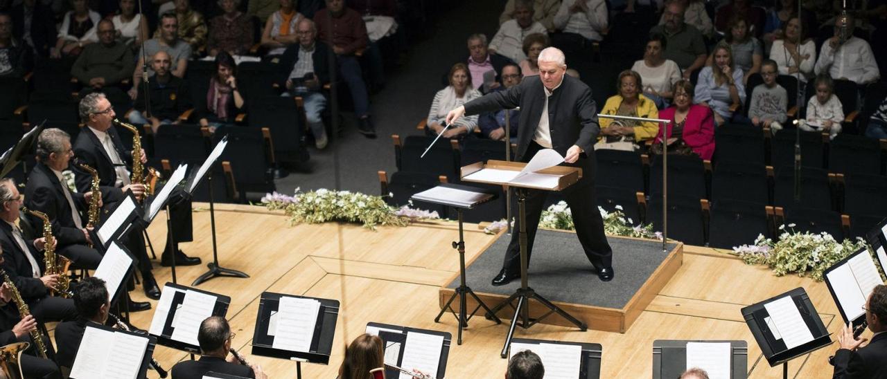 El director Rafael Sanz-Espert durante un concierto.  | LEVANTE-EMV