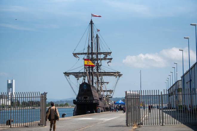El galeón Andalucía recibe visitas hasta el domingo en el muelle de Calvo Sotelo