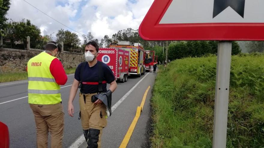 Arde un galpón en Catoira con productos tóxicos en su interior