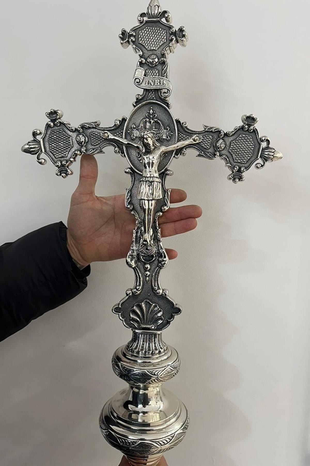 La cruz restaurada