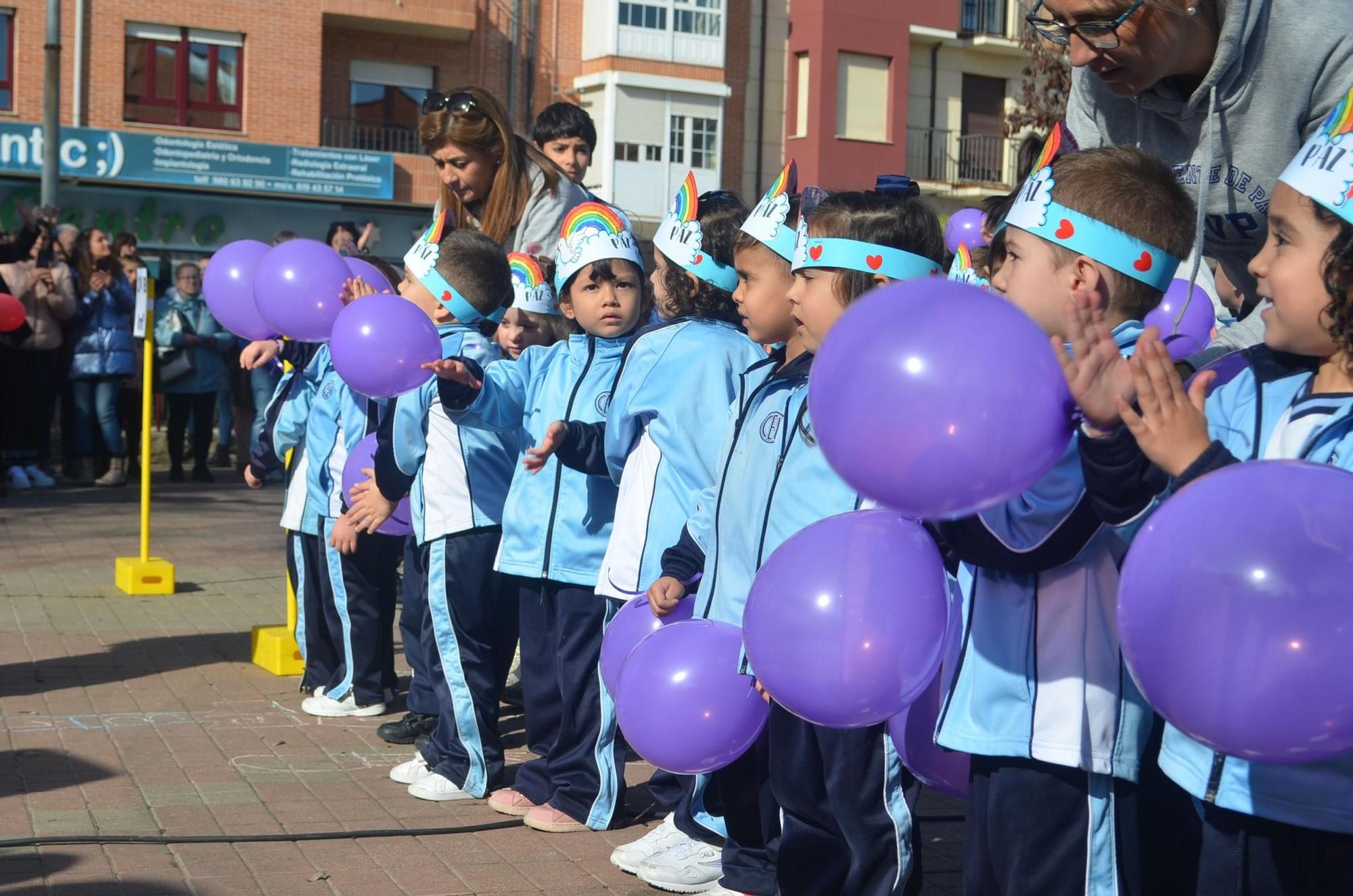 GALERÍA | Los colegios e institutos de Benavente celebran el Día de la Paz